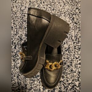 Elegant Black Loafers with Gold Chain Accent